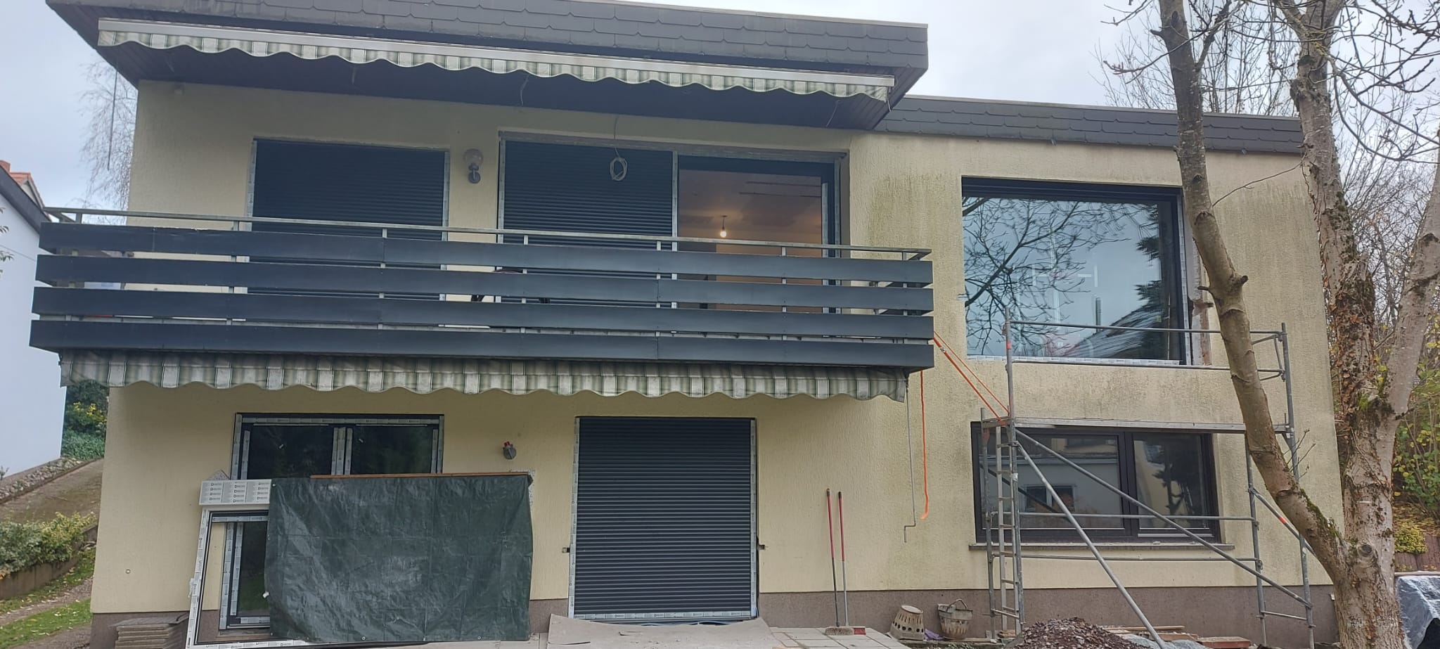 Hebeschiebetür mit Rolllade